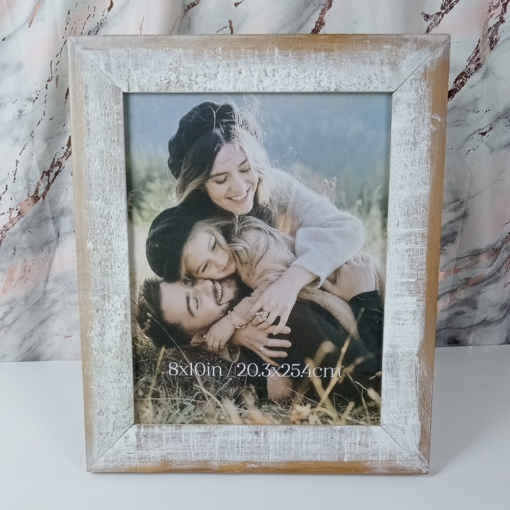🚜🍒 Rustic Whitewashed Wood Picture Frame
